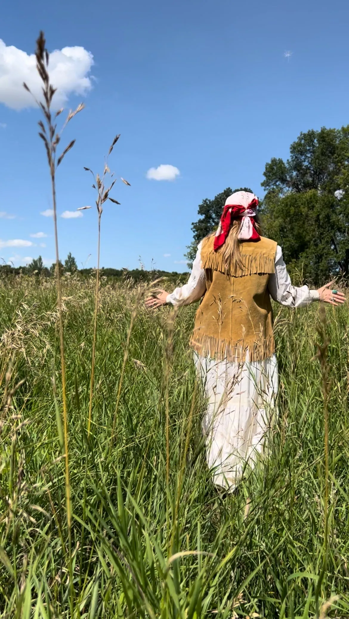 Vintage 60's Tan Suede Leather Fringe Front Snap Vest (M)