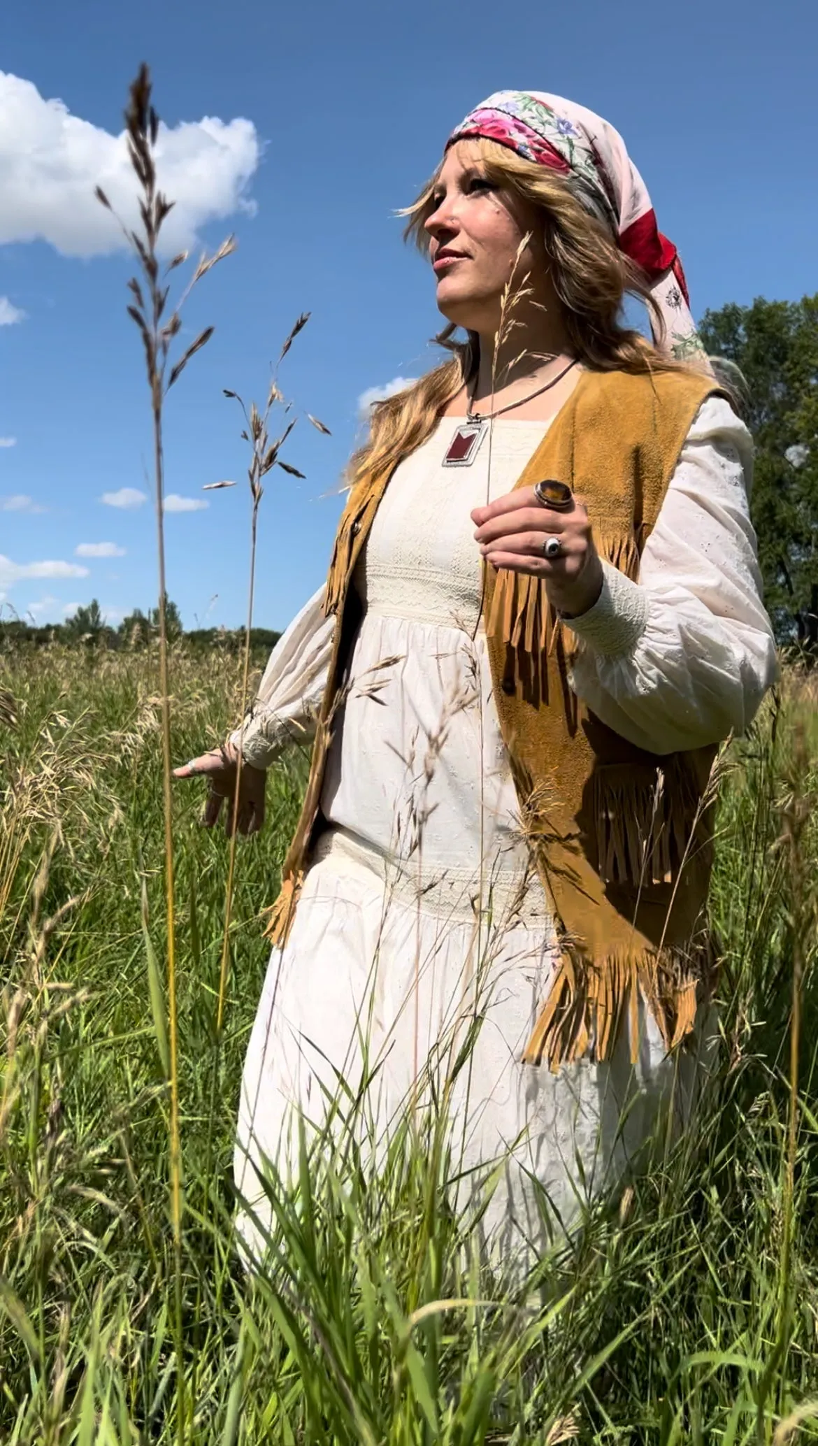 Vintage 60's Tan Suede Leather Fringe Front Snap Vest (M)